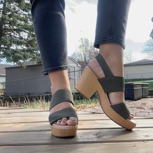 Dr. Scholl’s sandals. Never worn.